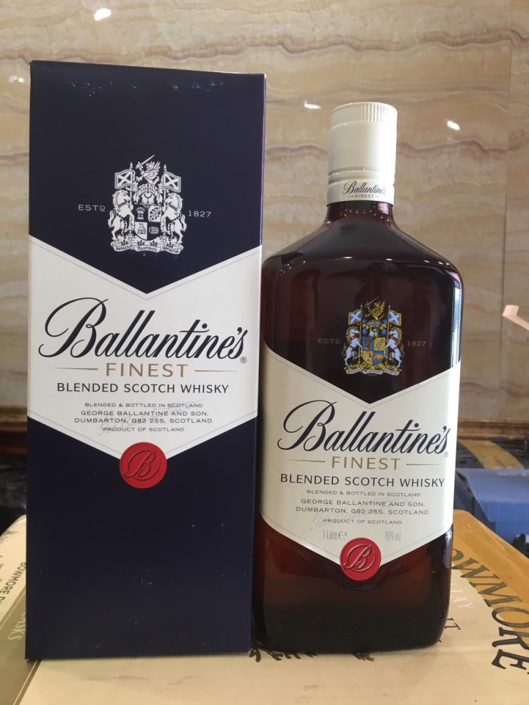 Rượu Ballantine's Finest Blended Scotch - 1L